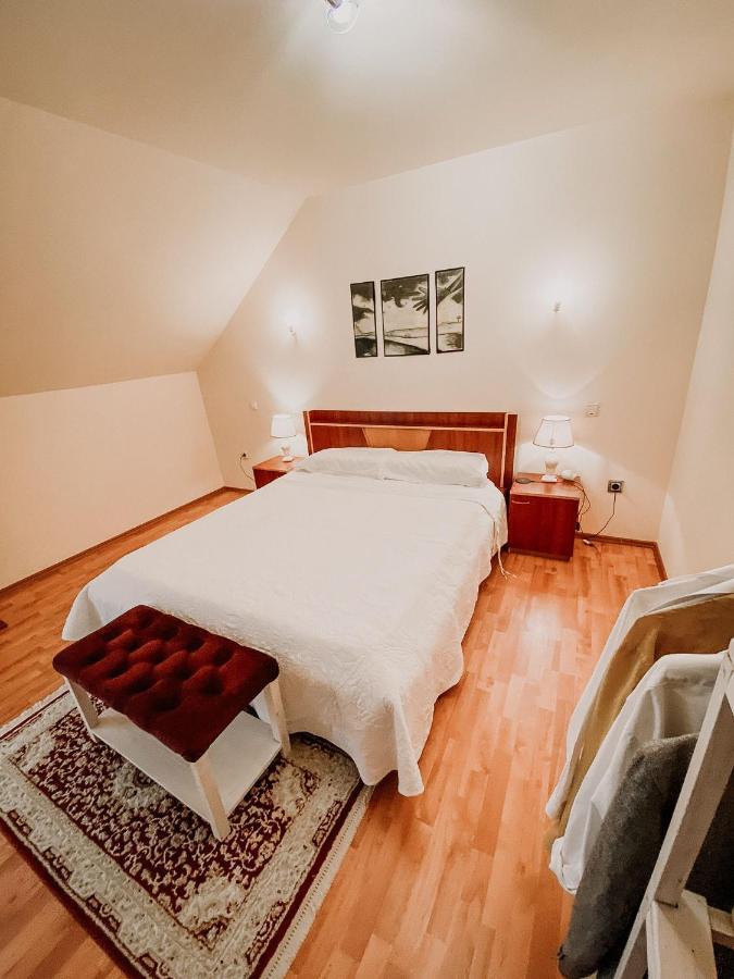 Cosy Bedroom For 2 With Balcony In A Family Villa Turnu Măgurele Exterior foto