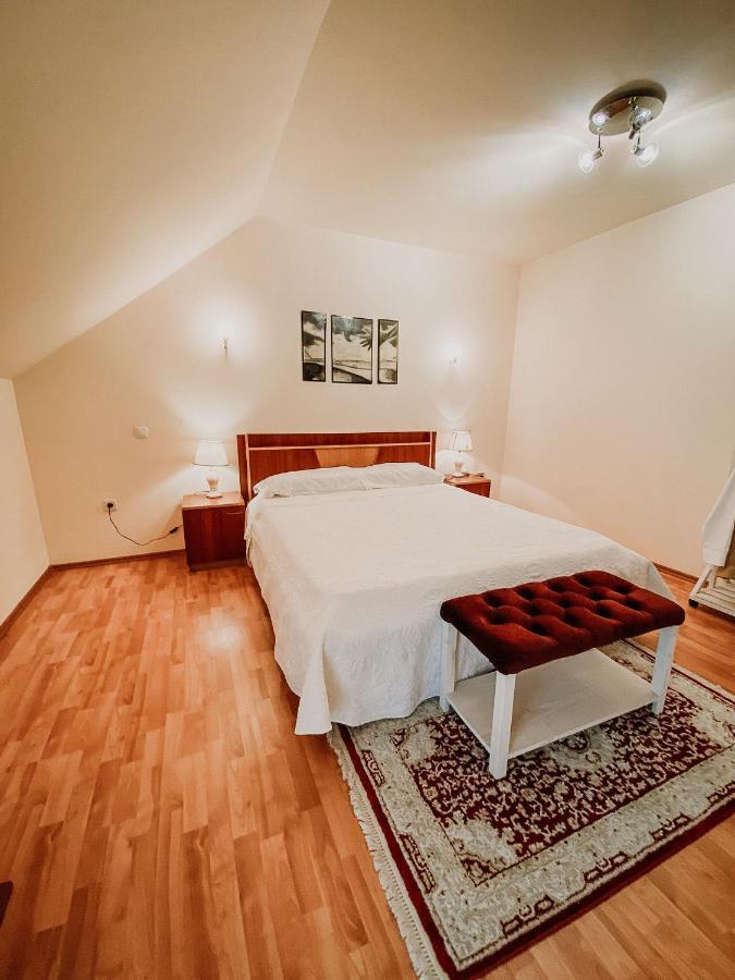 Cosy Bedroom For 2 With Balcony In A Family Villa Turnu Măgurele Exterior foto