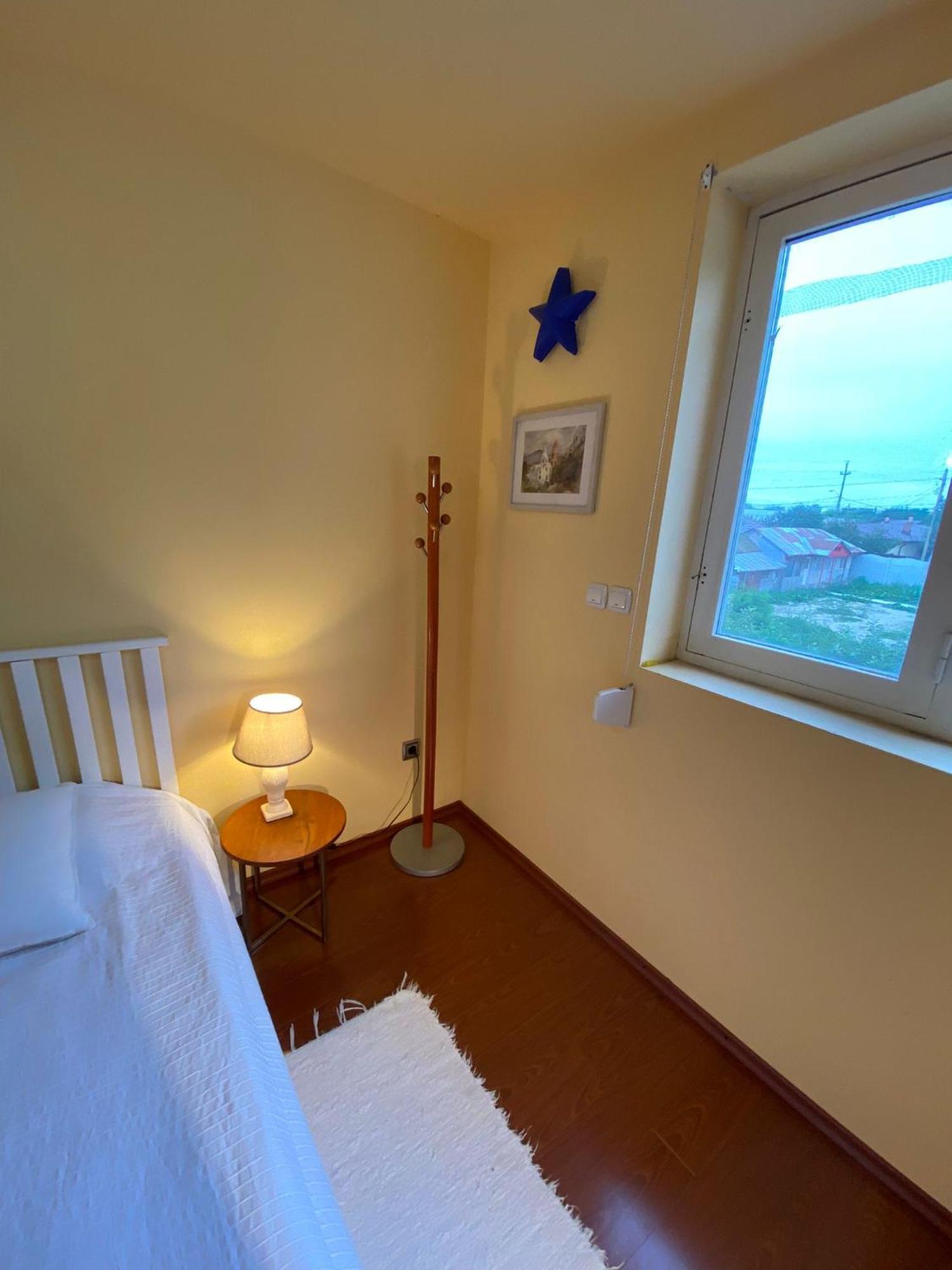 Cosy Bedroom For 2 With Balcony In A Family Villa Turnu Măgurele Exterior foto